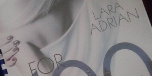 Beitragsbild des Blogbeitrags (Rezension) Adrian, Lara - Die 100 Reihe #1 For 100 Days - Die Täuschung