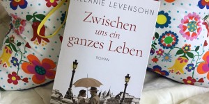 Beitragsbild des Blogbeitrags (Rezension) Levensohn, Melanie - Zwischen uns ein ganzes Leben
