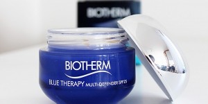 Beitragsbild des Blogbeitrags Review: Biotherm Blue Therapy Multi-Defender SPF 25 