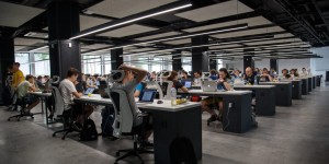 Beitragsbild des Blogbeitrags Großraumbüro reduziert Zusammenarbeit