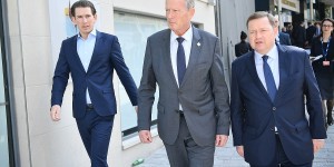 Beitragsbild des Blogbeitrags Steuern wir auf eine illiberale Demokratie zu?