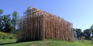 Beitragsbild des Blogbeitrags Wie man ein Blockhaus selber baut: euer neues, ökologisches Haus aus Holz 