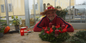 Beitragsbild des Blogbeitrags Adventskranz selbst binden