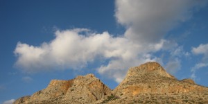 Beitragsbild des Blogbeitrags Der Wolkenhimmel über Akrotiri