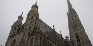 Beitragsbild des Blogbeitrags Der Stephansdom im Nebel 