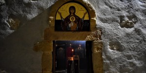 Beitragsbild des Blogbeitrags die Höhle des Hl. Ioannis dem Eremiten