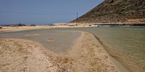 Beitragsbild des Blogbeitrags klares Wasser in Stavro 