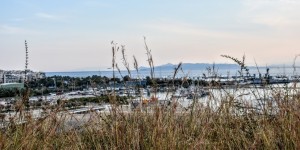 Beitragsbild des Blogbeitrags über den Dächern von Athen