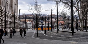 Beitragsbild des Blogbeitrags durch Budapest schlendernd
