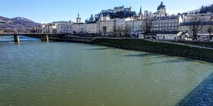 Beitragsbild des Blogbeitrags der Mirabellgarten in Salzburg im Februar 