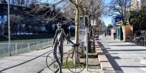 Beitragsbild des Blogbeitrags die Brücke voller Herzerl in Salzburg im Februar