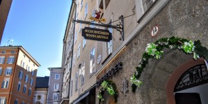 Beitragsbild des Blogbeitrags Enge Gassen in Salzburg im Februar