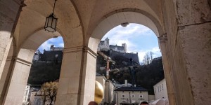 Beitragsbild des Blogbeitrags ein sommerlicher Tag in Salzburg im Februar