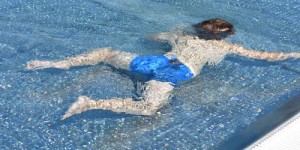 Beitragsbild des Blogbeitrags 5 Tage Schwimmkurs - Unsere Erfahrungen + Gefahr vom sekundären Ertrinken 
