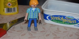 Beitragsbild des Blogbeitrags DIY - Wir basteln ein Playmobil Badezimmer