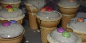Beitragsbild des Blogbeitrags Rezept: Eisbechermuffins für den Kindergeburtstag 