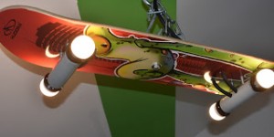 Beitragsbild des Blogbeitrags DIY Kinderzimmerdeko für Schuljungs - Skateboardlampe bauen 