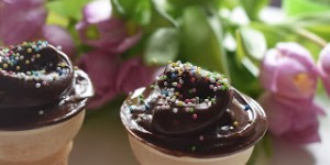 Beitragsbild des Blogbeitrags Rezept: Schaumbecher einfach selber machen - toll für den Kindergeburtstag