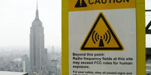 Beitragsbild des Blogbeitrags Schutzabstand zu Sendeantennen 