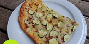 Beitragsbild des Blogbeitrags [Rezepte]: glutenfreier Flammkuchen ohne Hefe 