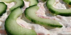 Beitragsbild des Blogbeitrags Tupperware-Party-Food: Wraps mit Thunfisch-Lauch- und Lachs-Gurken-Füllung + Bolognese-Pizzarolls + Kartoffelauflauf-Restln