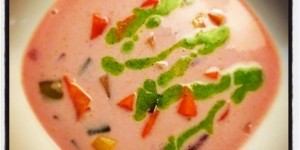Beitragsbild des Blogbeitrags Rosa 3erlei Karottensuppe mit frischem Petersilienöl 