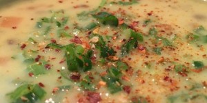 Beitragsbild des Blogbeitrags Thai-Kokos-Linsensuppe mit Kichererbsen und Demmer Teeaufguss