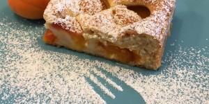 Beitragsbild des Blogbeitrags Marillen-Topfen-Kuchen für die Oma