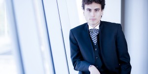 Beitragsbild des Blogbeitrags Konzert des Tonkünstler-Orchesters NÖ mit Ilyich Rivas 