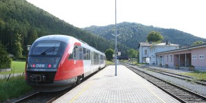 Beitragsbild des Blogbeitrags Petition zur Elektrifizierung der Gutensteiner-Bahn im Nationalrat