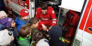 Beitragsbild des Blogbeitrags Volksschule Sta Christiana besuchte das Rote Kreuz 