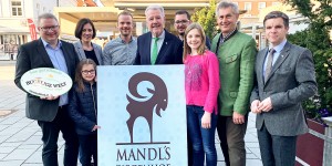 Beitragsbild des Blogbeitrags Neu am Marienmarkt: „Mandl‘s Ziegenhof“ aus der Buckligen Welt