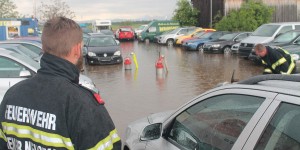 Beitragsbild des Blogbeitrags Autohof unter Wasser, überflutete Keller und Garagen