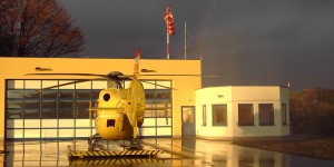 Beitragsbild des Blogbeitrags Zwanzig Jahre Intensivtransporthubschrauber in Wiener Neustadt 