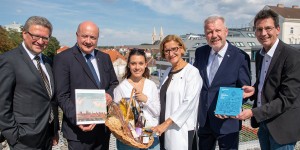 Beitragsbild des Blogbeitrags „Welt in Bewegung“ feiert den 200.000sten Gast