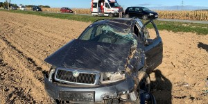 Beitragsbild des Blogbeitrags Fahrzeugüberschlag bei Lanzenkirchen – Lenkerin verletzt