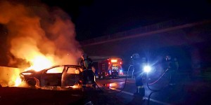 Beitragsbild des Blogbeitrags Fahrzeugbrand nach Unfall auf Südautobahn