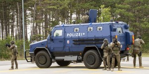 Beitragsbild des Blogbeitrags Wiener Neustadt: Cobra-Einsatzkräfte nach Griechenland überstellt