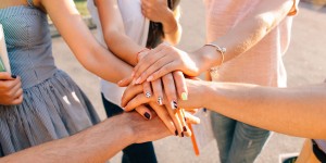 Beitragsbild des Blogbeitrags Hilfe für Jugendliche weiterhin online und telefonisch