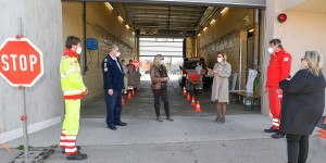 Beitragsbild des Blogbeitrags Coronavirus: Drive-In-Testungen für Verdachtsfälle angelaufen