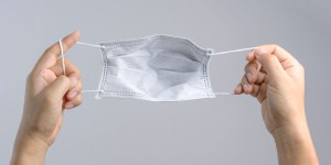 Beitragsbild des Blogbeitrags Land NÖ holt Schutzmaskenproduktion nach Wiener Neudorf
