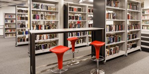 Beitragsbild des Blogbeitrags Bibliothek im Zentrum: Ausleihen wieder möglich