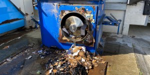 Beitragsbild des Blogbeitrags Wiener Neustadt: Brand in Müll-Shredder