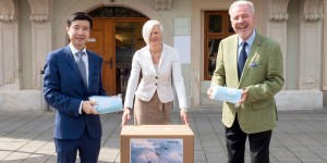 Beitragsbild des Blogbeitrags Diamond Aircraft spendet Schutzmasken für lokale Unternehmen