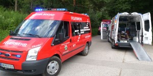 Beitragsbild des Blogbeitrags Katzelsdorf: Sucheinsatz im unwegsamen Gelände