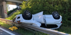 Beitragsbild des Blogbeitrags Fahrzeugüberschlag auf A2 bei Wiener Neustadt