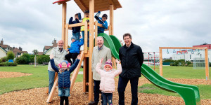 Beitragsbild des Blogbeitrags Wiener Neustadt: neuer Spielplatz in der Heideansiedlung eröffnet 