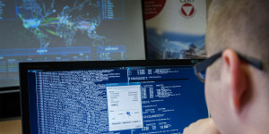 Beitragsbild des Blogbeitrags Militärakademie rüstet gegen Cyber-Kriminelle auf