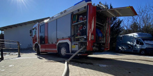 Beitragsbild des Blogbeitrags Feuerwehr sorgt für Wasserversorgung für Pferdestall