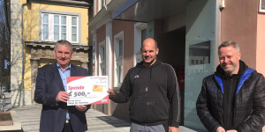 Beitragsbild des Blogbeitrags SP-Klubobmann Hundsmüller spendet für „Ringo for Homeless“